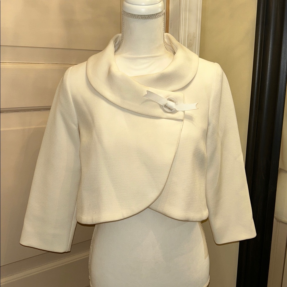 SINEQUANONE Paris sz 2/4 adorable cream colored cropped jacket with 3/4 sleeves